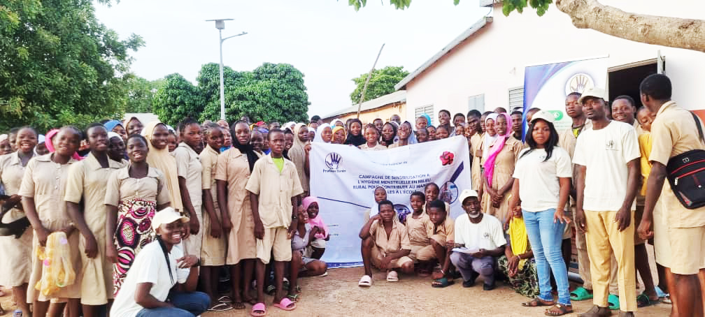 Campagne de sensibilisation au CEG 2 Nikki : l’ONG ProGen Bénin brise les tabous sur l’hygiène menstruelle des jeunes filles