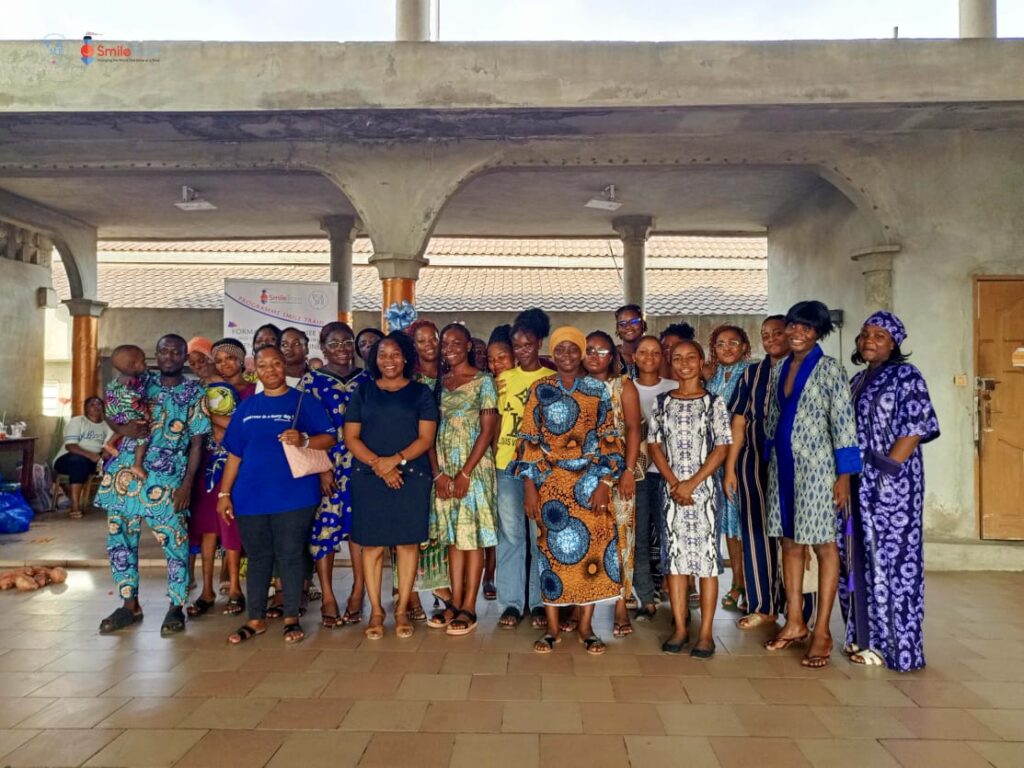 Professionnels de santé et jeunes de la société civile participant à un atelier VIA-ME sur la prise en charge des fentes labiales et palatines à Cotonou